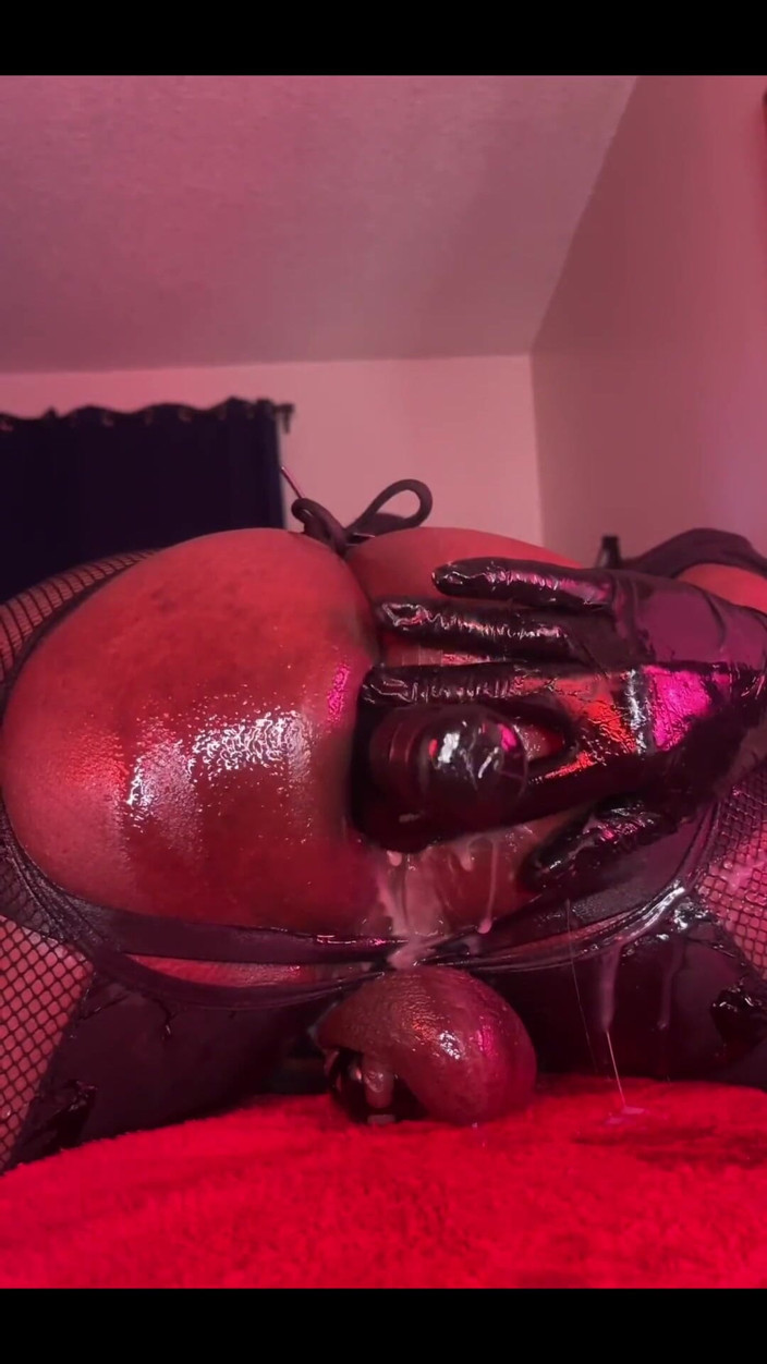 DipsoDeep: Une fille soumise supplie verbalement le cul pour avoir plus...
