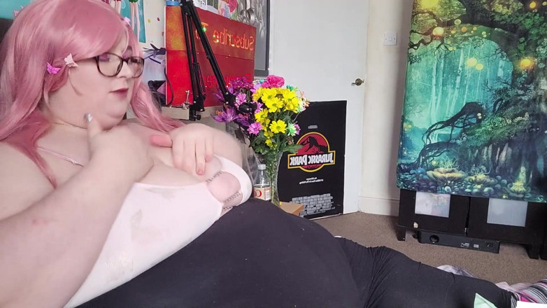 SSBBWLadyBrads: Mega-göttin u-bahn stopft pinky