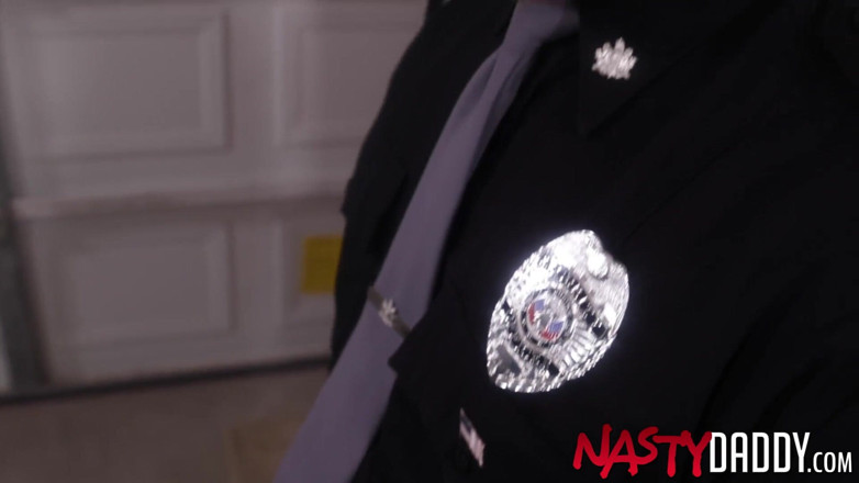Nasty Daddy: Nastydaddy - sĩ quan cảnh sát Jack Reed thủ dâm một...