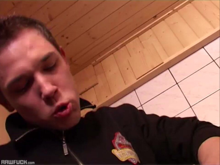 Raw Fuck: Blonďatá děvka musí polykat spoustu spermatu
