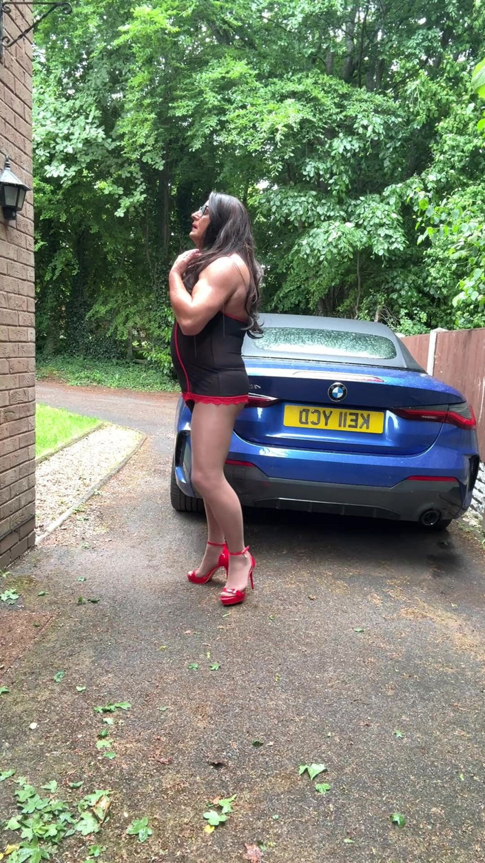 Kellycd2022: 穿着性感迷你连裤袜和高跟鞋的性感 Crossdresser Kellycd2022