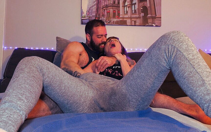JessTonySquirts: Ejaculări masive în pantalonii mei de yoga