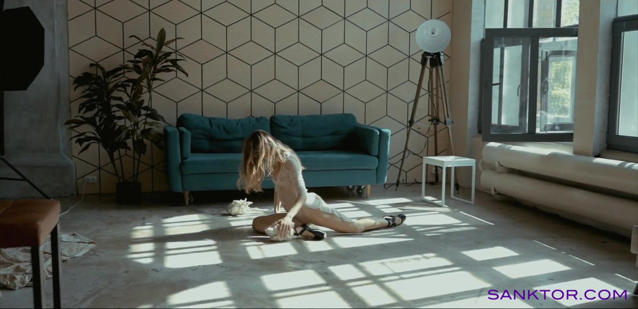 SANKTOR: Ballerina classica nuda . Arte video erotico.