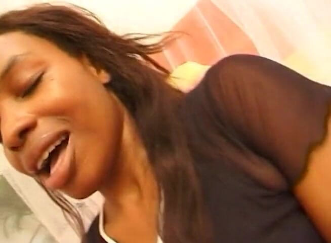 European Classics: Negra garota está sendo fodida no casting em seus dois...