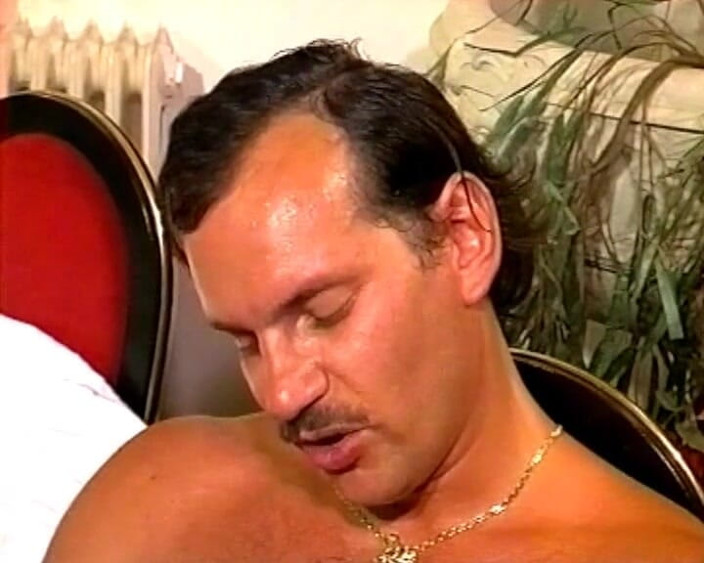 German's Lesbian: Une MILF incroyable à forte poitrine vintage