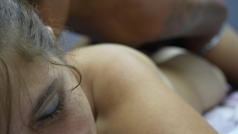 Aly: Massage und fick für meine geile stiefmutter