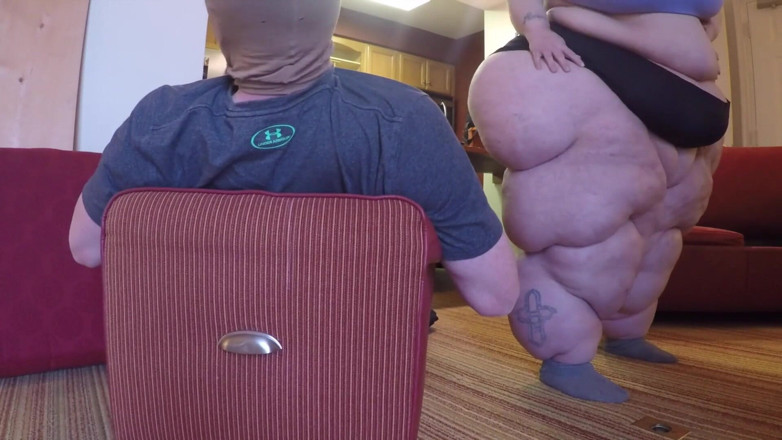 Full Weight Productions: SSBBW ボビー・ジョーの失敗したトランプル&amp;ソファスクワッシュ