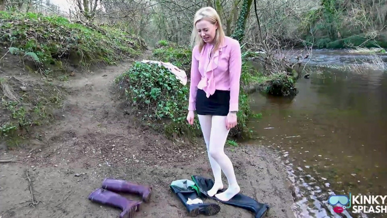 UKCuteGirl Lucy Lauren: Las medias blancas de la secretaria empapadas en Waders salió...