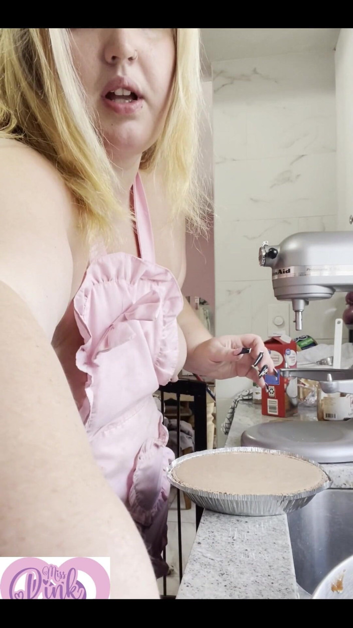 Miss Pink Plush: Bbw in de keuken