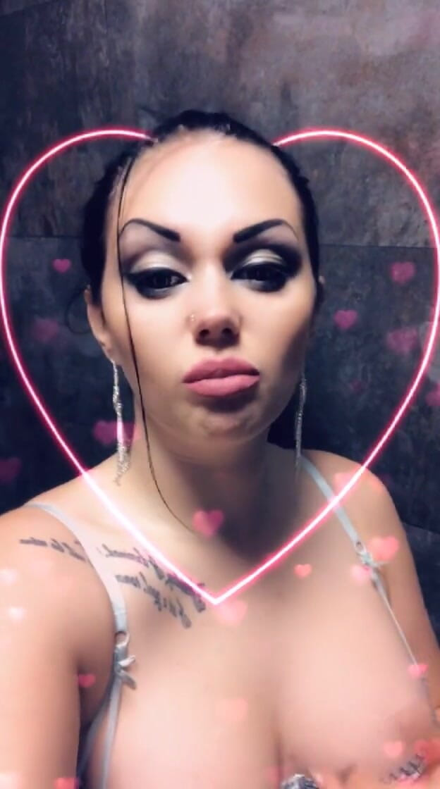 Goddess Misha Goldy: प्यार और नफरत