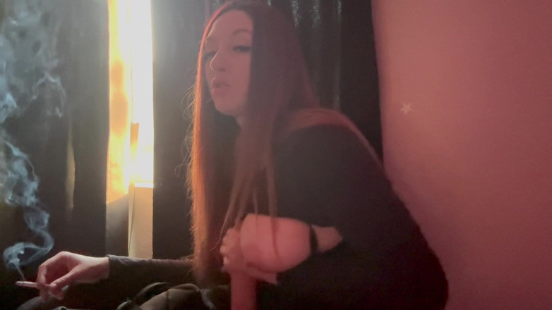 Artemisia Love: Fumando un cigarrillo, juegan con consolador de grandes tetas