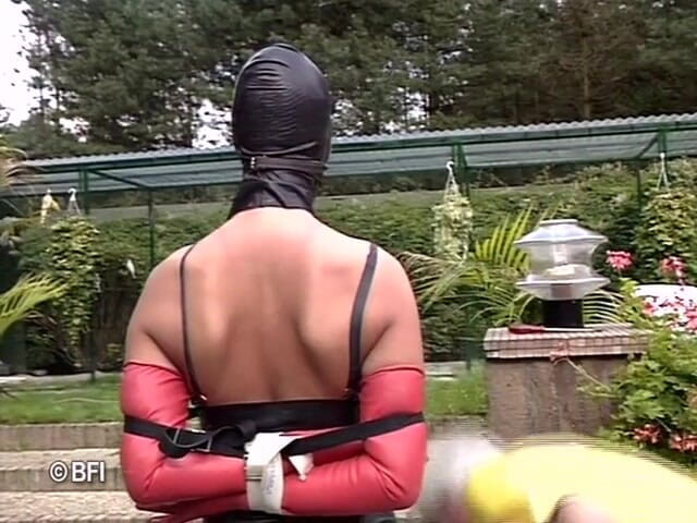 House of lords and mistresses in the spanking zone: Wanita kulit didominasi di luar ruangan