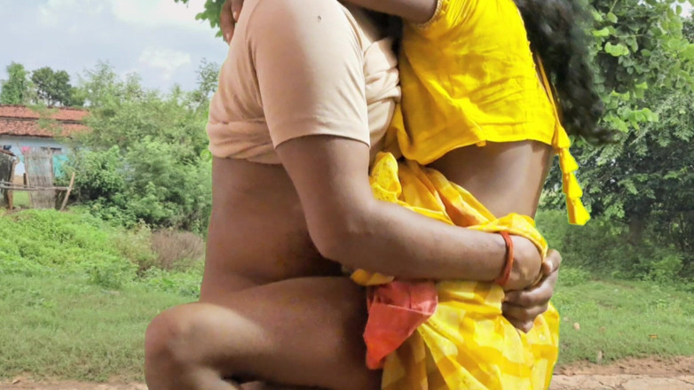 Trilokinath: Indian Desi piękny młody pracownik zerżnięty przez jej menedżera w...