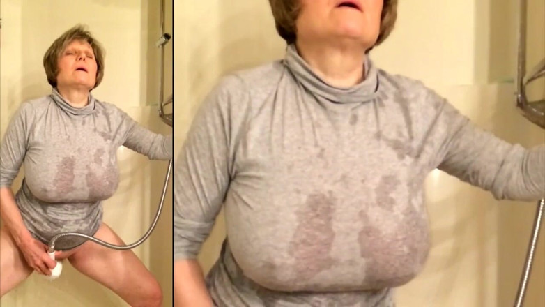 MarieRocks: Une GILF à gros nichons se masturbe dans une chemise grise