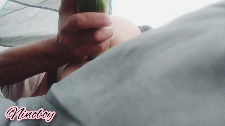 Culopeke: Sıska genç adam çadırda götünü açıyor