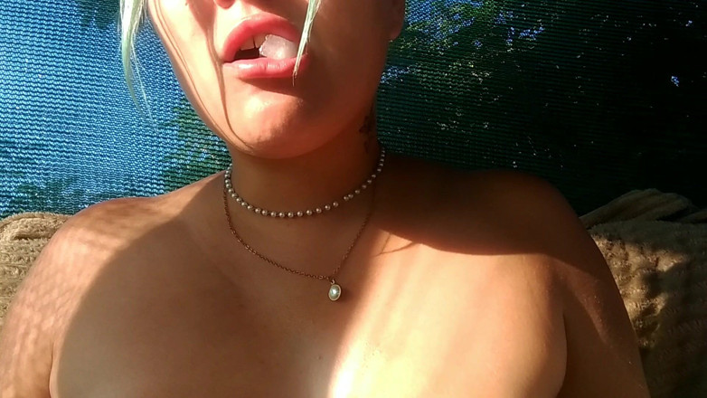 LizAngel: Jeux de glace et de seins