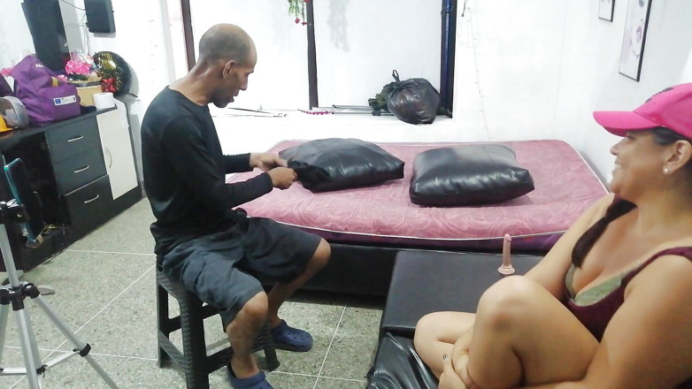 FLACO: Teman lelaki membantu saya membuat video panas dan merakam pepek...