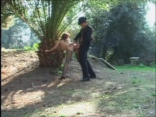 Out Sexxx: Ruiva puta adora sexo anal - DVD