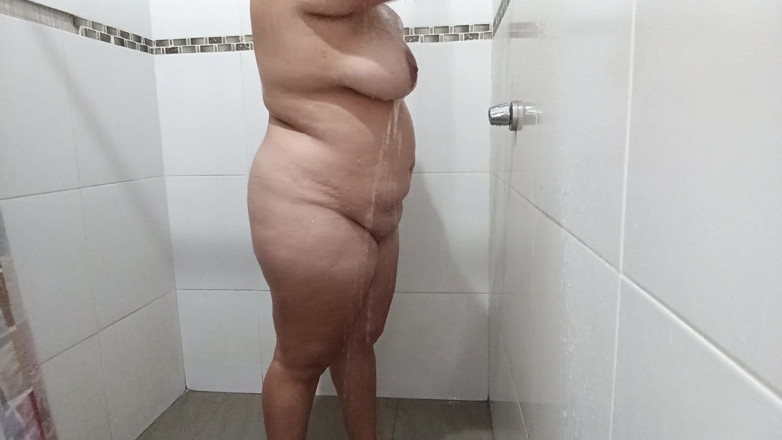 Stepmom_with_big_tits: Il patrigno filma di nascosto la figliastra mentre si tocca...