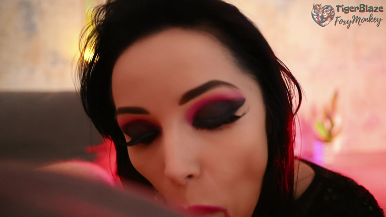 TigerBlazeFoxyMonkey: Nel Trucco Serale, Mia Moglie Mi Ha Dato Un