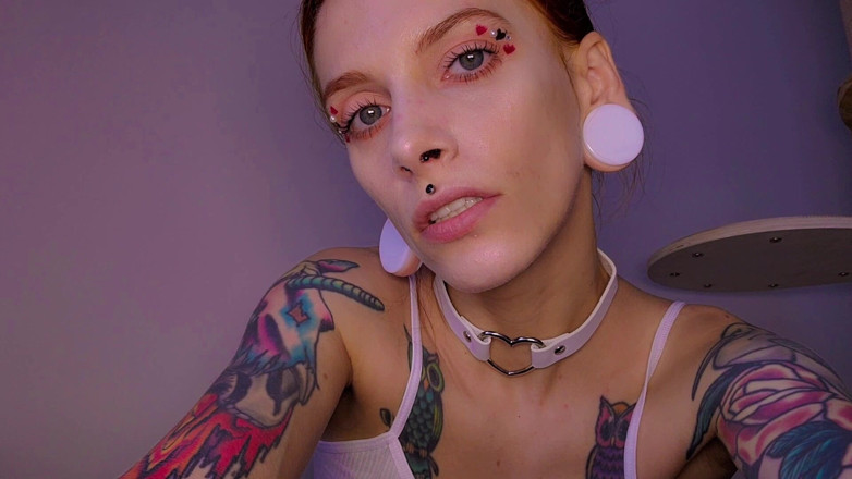 TattoedGirl666: Piękna Dziwka Pokazuje Swoją Ładną Twarz