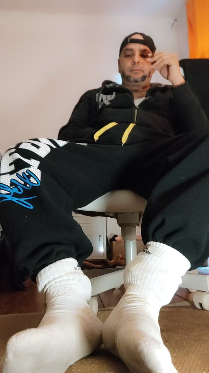 SmokedAlloy2: Dirtyjunkbro joue avec des chaussettes et pisse le beau et...