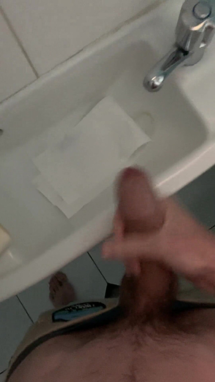 Gaesan33Bordeaux: Výstřik na toaletách My Friends;)
