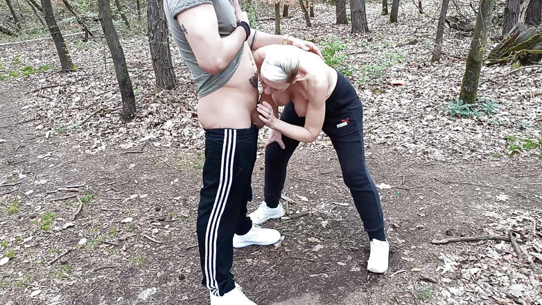 CoraBitch: Corabitch Трах в лесу в Борнбрухе на открытие сезона