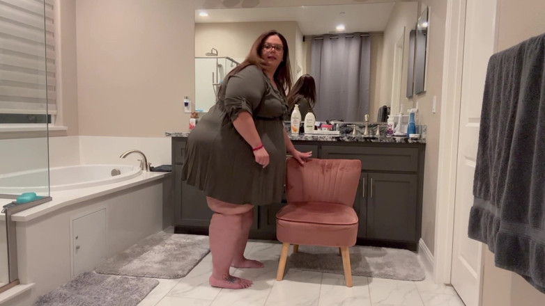 Plump Paradise: Le paradis pulpeuse se fait peser pour la première fois !