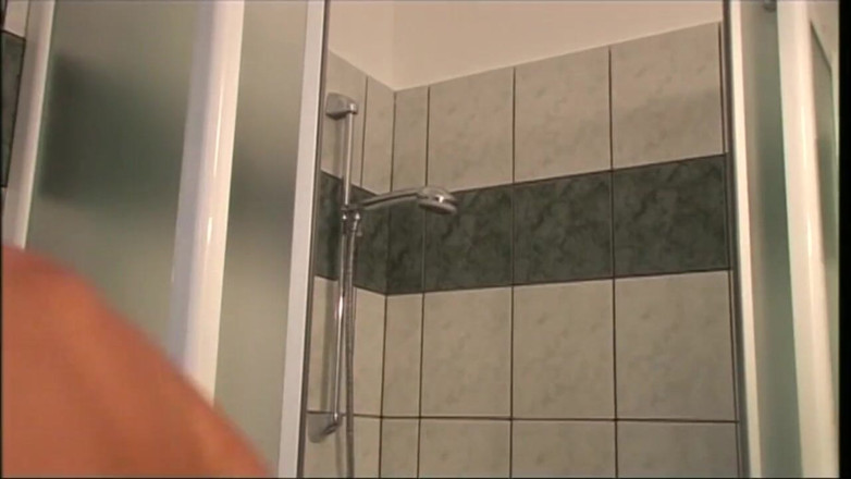 Anal Invasion: Curvele latino fierbinți sunt futute în cur într-un sex în trei uimitor