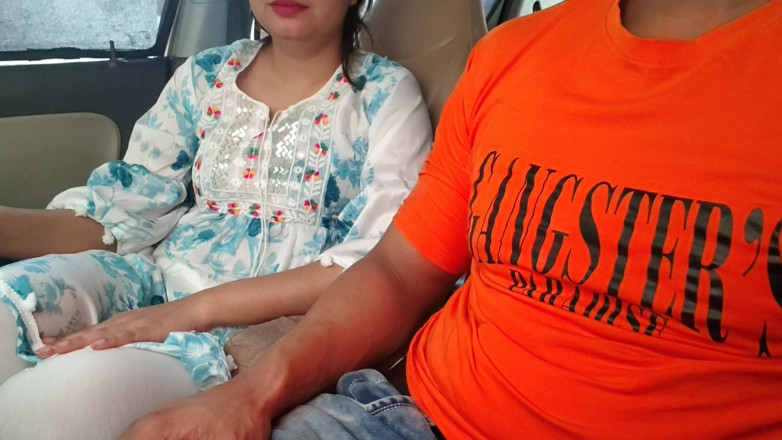 Hornycouple149: Süße desi-inderin, schöne saara Bhabhi im auto im freien