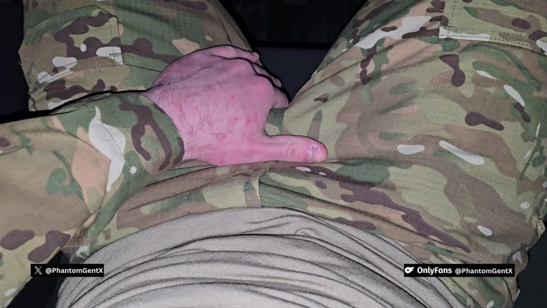 PhantomGentX: Soldat german musculos se furișează în mașină noaptea pentru a se...