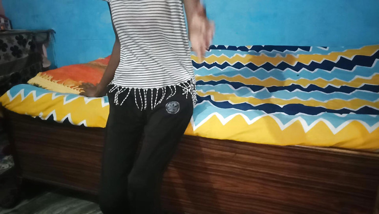 Truefuker: seksi patni ko uske sasur ne kamre men ghusne ke...