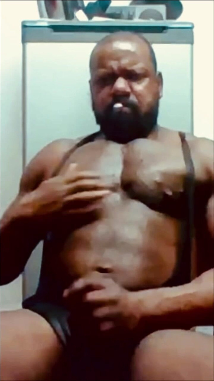 Black Muscle Stepdad: Pembina badan hitam asap lisan &amp; pancutan mani