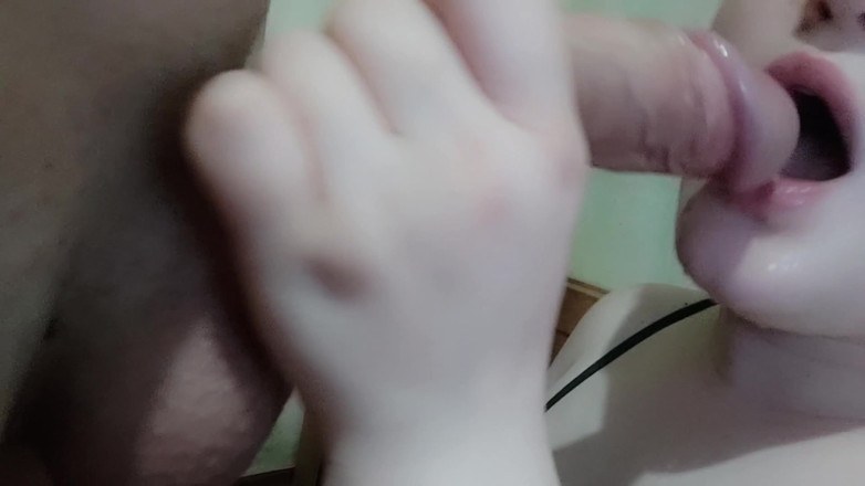 Cum Lust: Sexy studentka kouří mého ptáka hluboko v krku a jemně,...