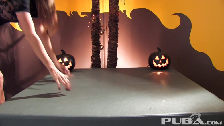 PUBA: Samantha e Alex scopano halloween