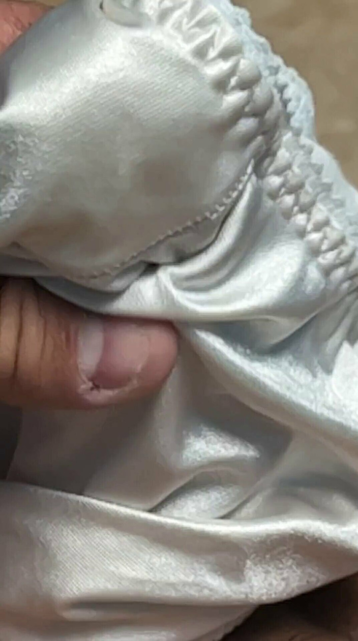 Bigbrook45: Éjaculation dans une culotte pisse en sueur