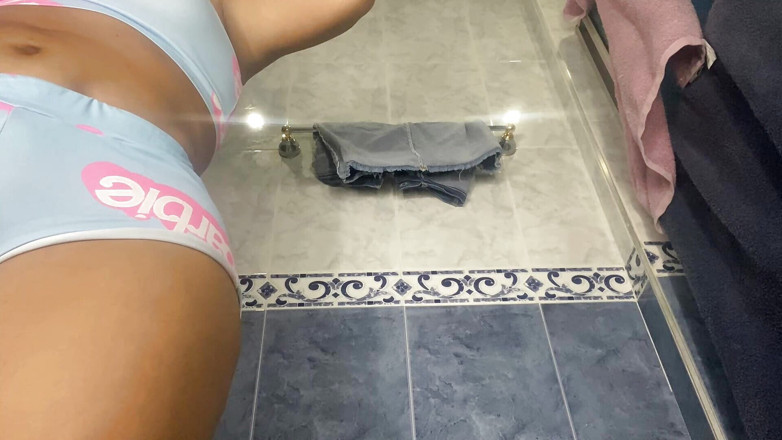 SENSESEX: Culona macochy uwięziona w łazience