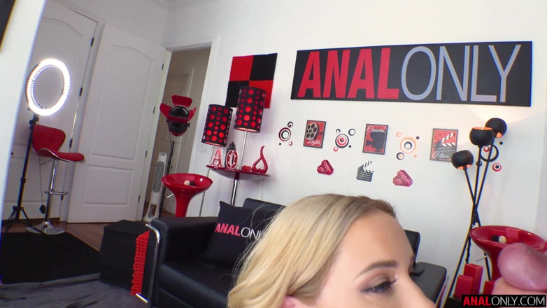 Anal Only: Poftele anale masive ale Savanei