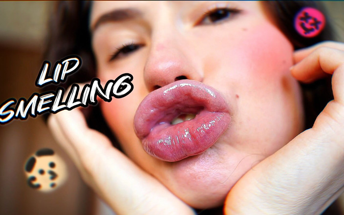 Rarible Diamond: Freches küken pouting mit den lippen