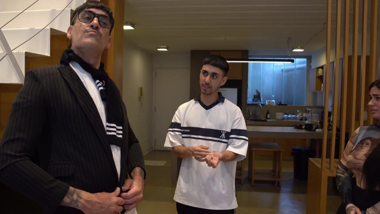 Elnonohub: Don Bergolinni își caută Muse. cea mai bizară audiție lesbiană din...