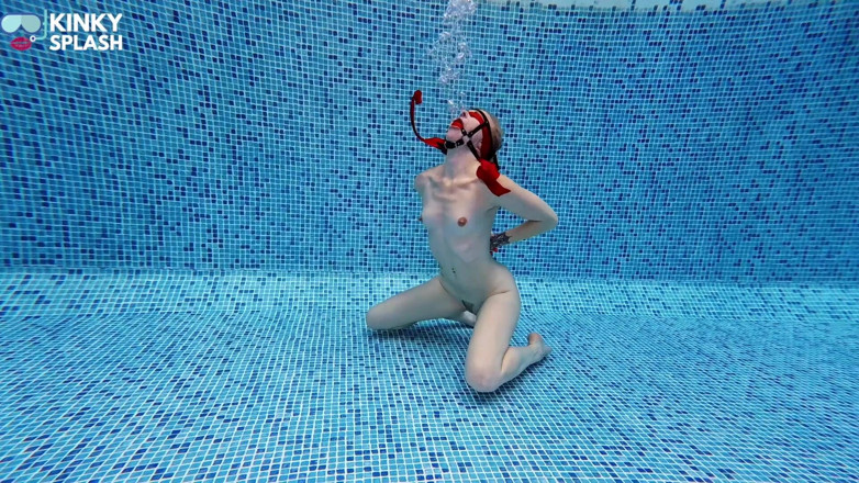 UKCuteGirl Lucy Lauren: Underwater Submission Ball Gag &amp; Blindfolded Prey