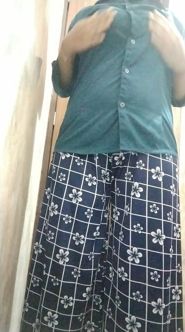 Riyathakur: 인도에서 핑거링 오일 마사지를 즐기는 마누라