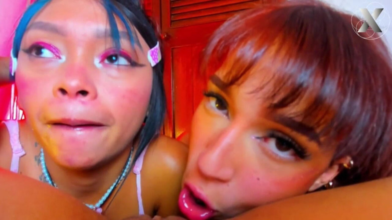 Lesbian Friends: Limba pe ea până explodează