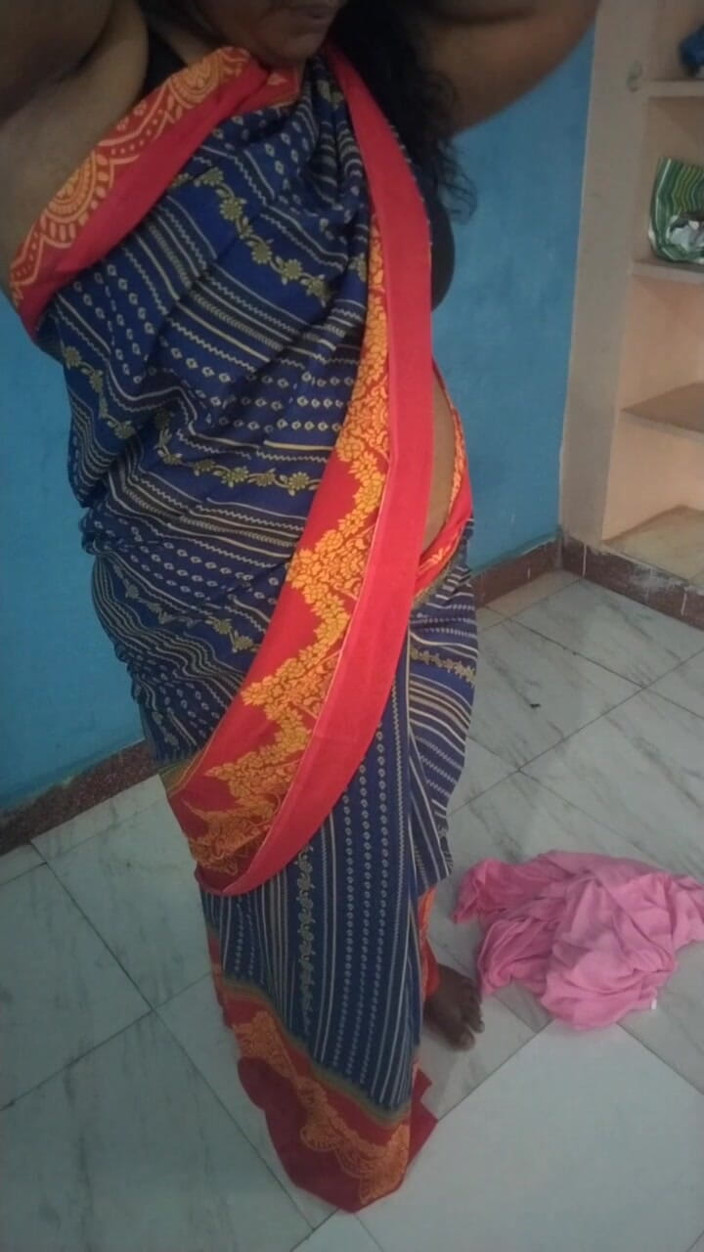 Benita sweety: Rochie de sari care se spală, purtând mătușă tamilă sexy...