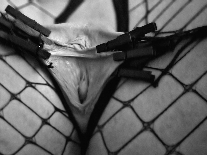 Misses Dickinson and Roughael: Séance BDSM avec ma femme, pinces à pinces, chatte grande ouverte