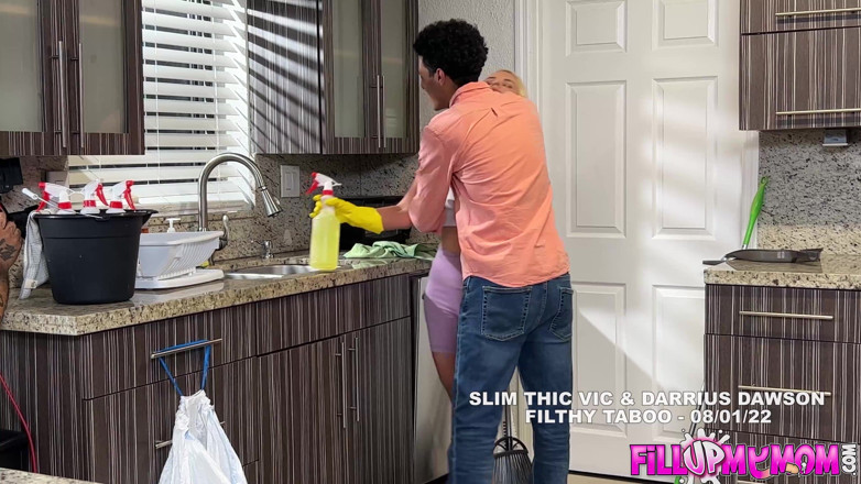 Fill Up My Stepmom: Bts - mettere la mamma al mercato