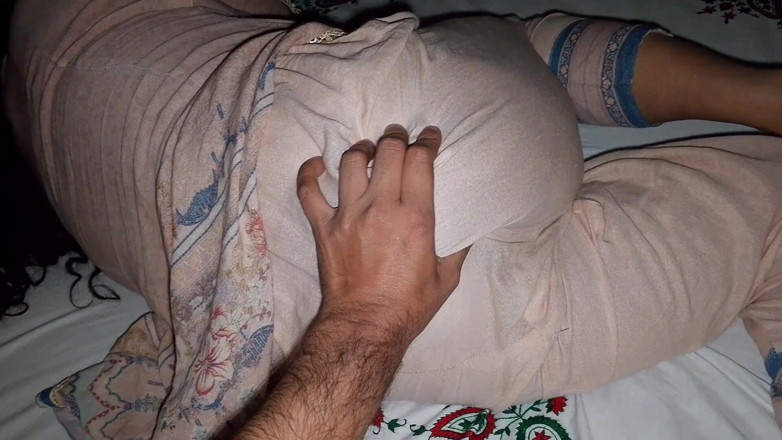 QueenbeautyQB: Mladý nevlastní syn přišel do pokoje indické nevlastní matky pod...