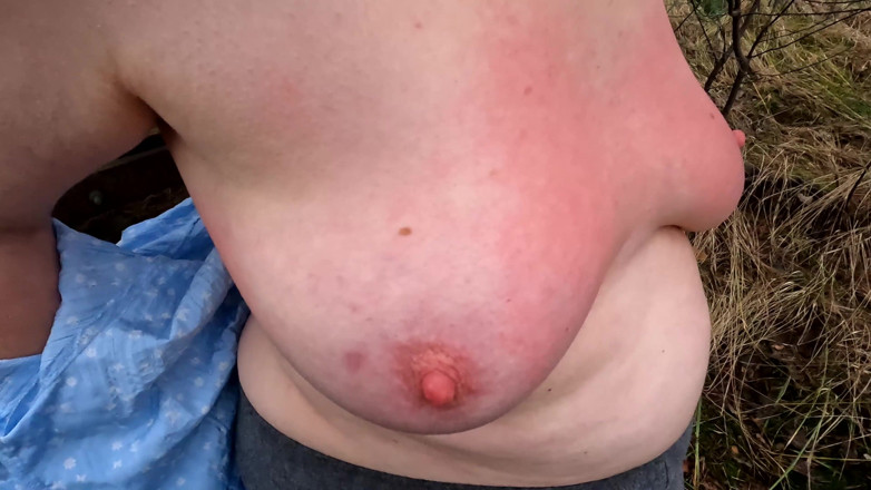 Bouncy Tits Action: Breastslapping di luar rumah