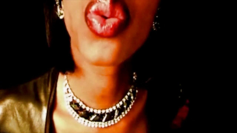 The Goddess Simone: Applicazione del rossetto 4 mia sissy
